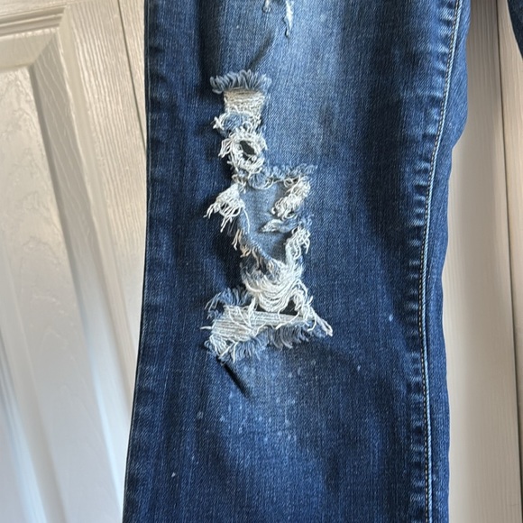 Judy Blue | Boyfriend Fit | 9/29 | Heavily Distressed - Picture 2 of 11